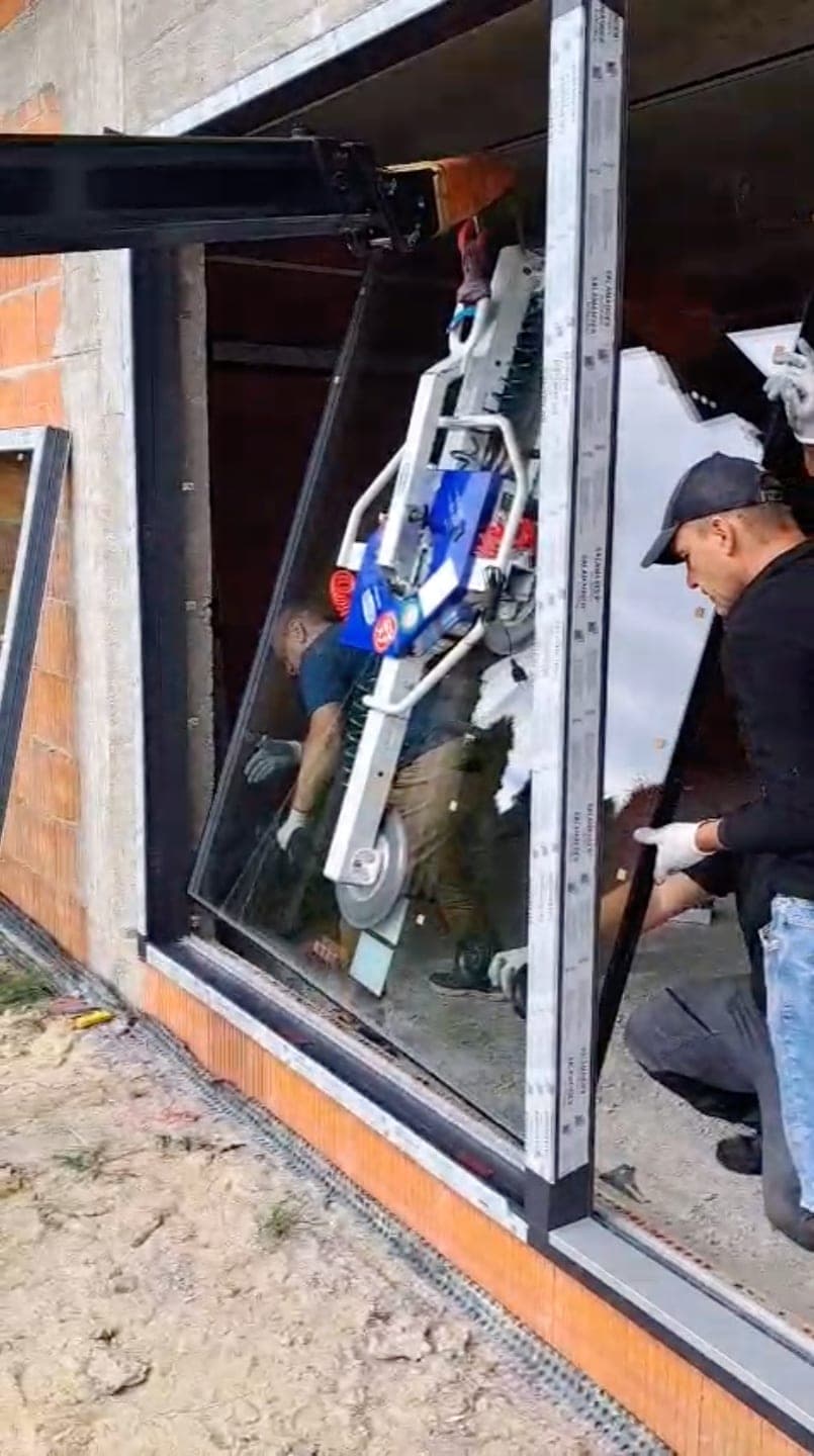 Specialist vacuum lifting device used to install an oversized glass panel