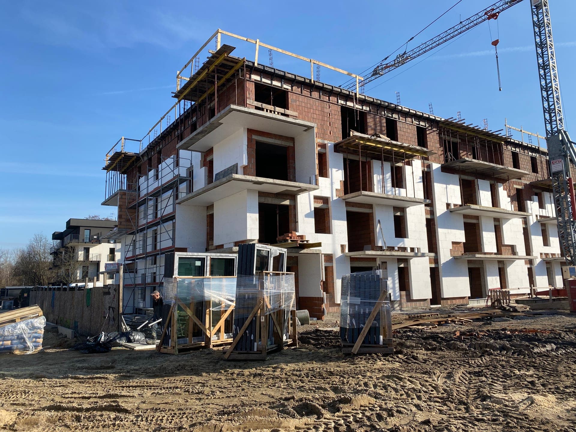 Window delivery and staging at a large apartment development